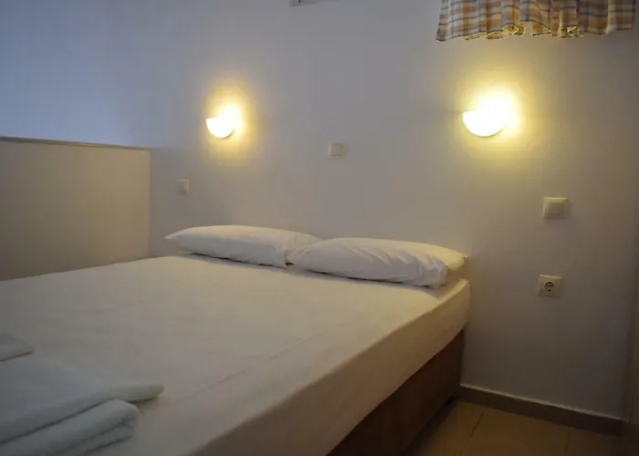 아파트 Alexandros Beachfront Near Petalidi With Private Sunbeds & Sea View *